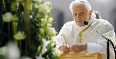 Председатель ОВЦС направил почетному Папе Римскому Бенедикту XVI поздравление с 95-летием